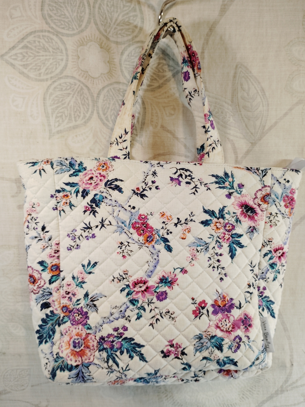 Vera Bradley  Insulated Lunch Tote White Quilted Floral with Pink & Blue Accents